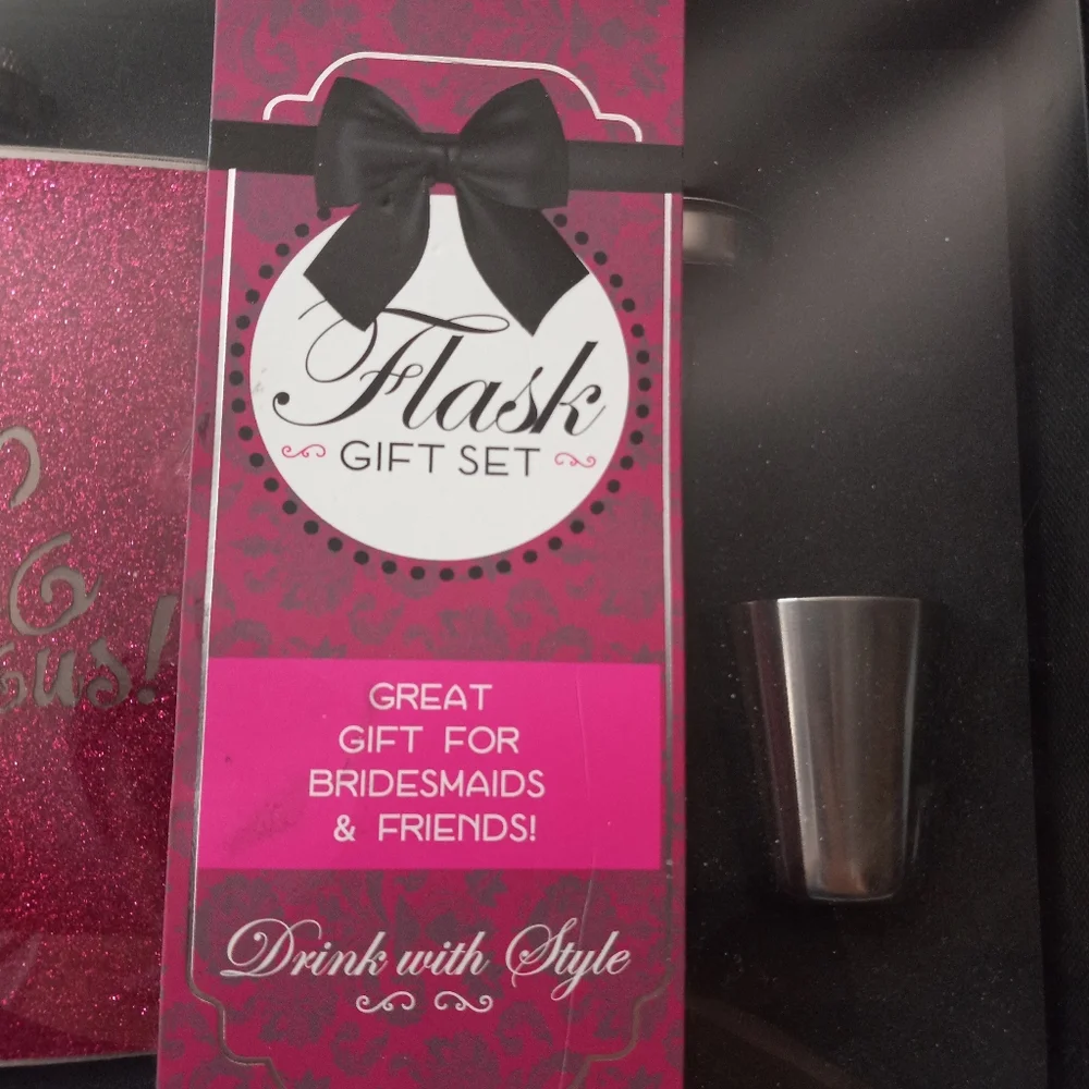 Hello Gorgeous Pink Glitter 4 Piece Flask Set
